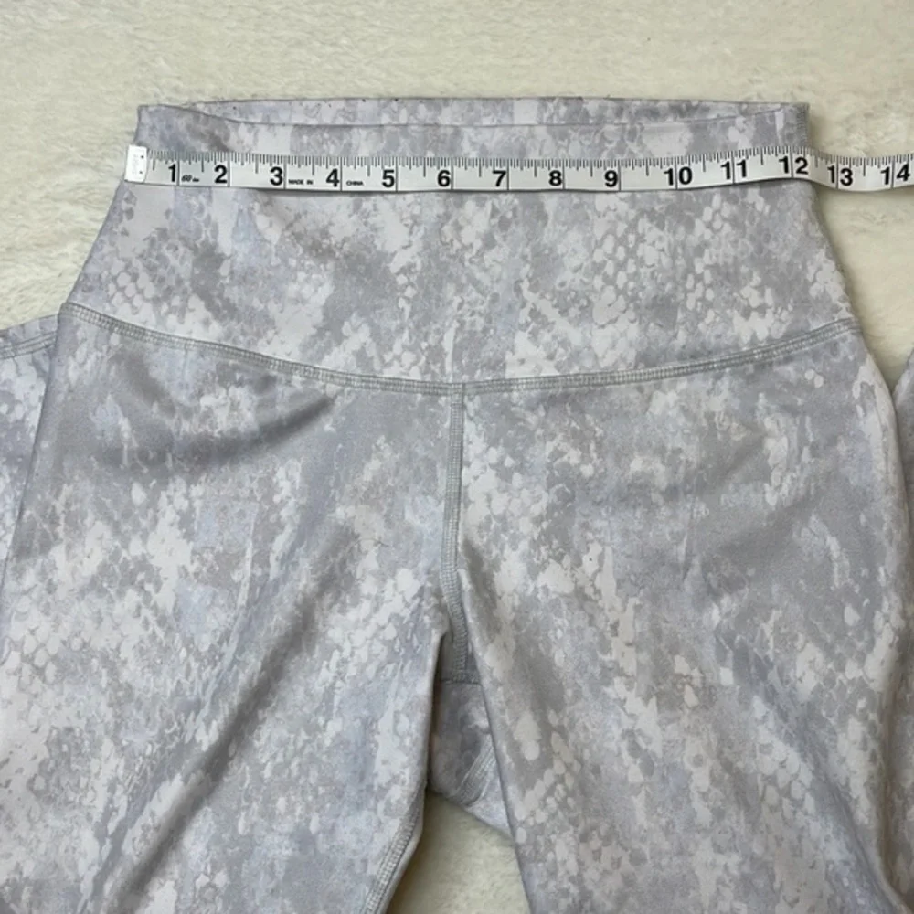 Alo Yoga Snakeskin Print 7/8 Legging Gray Size Small
